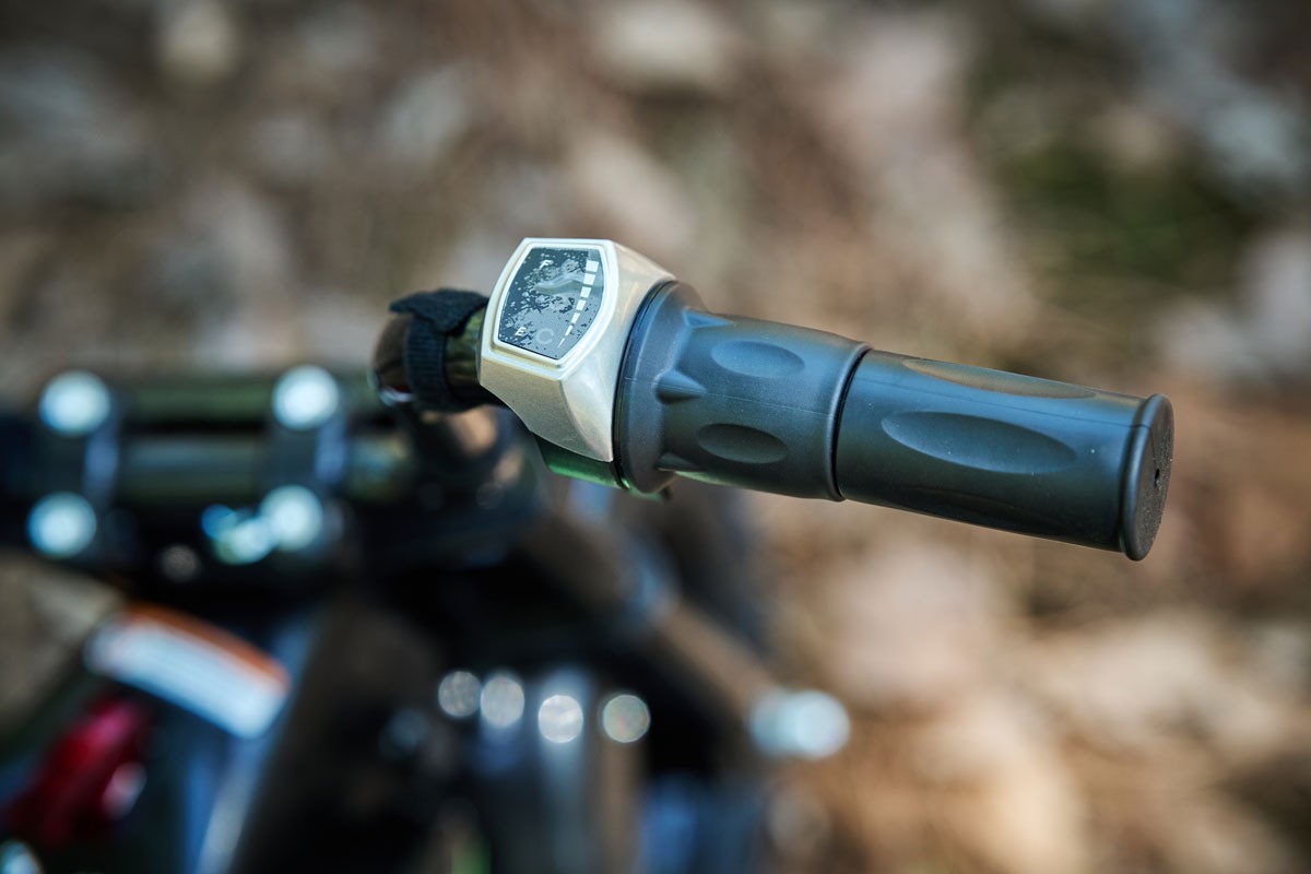 Electric Mini Bike FR025DMB throttle grip with battery indicator